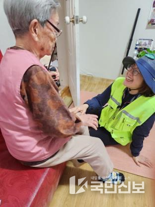 홀몸어르신 말벗되드리기.
