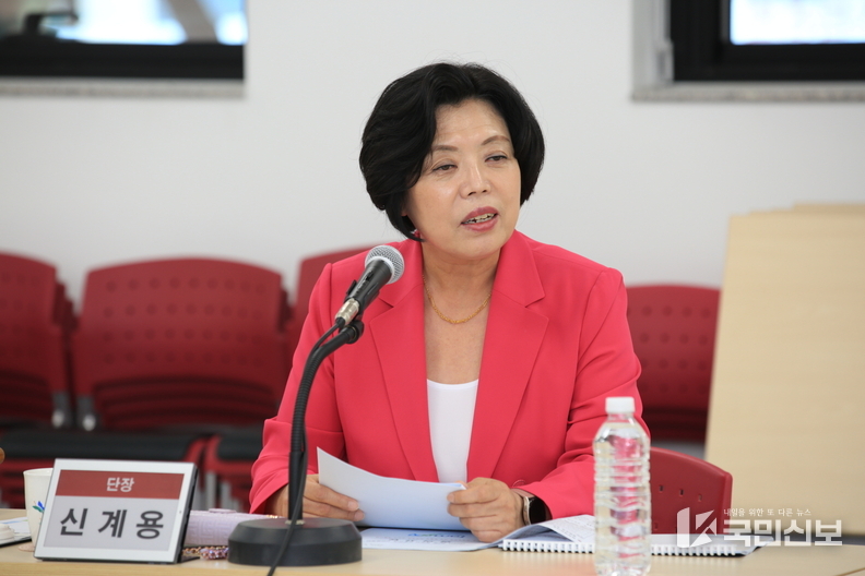 제2회 갈등관리 시민행복단 회의에서 신계용 과천시장이 발언 중이다