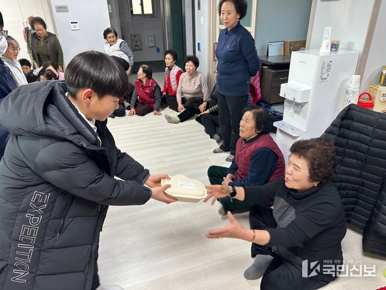 영양군공립형지역아동센터 방학생활 포로그램-경로당위문