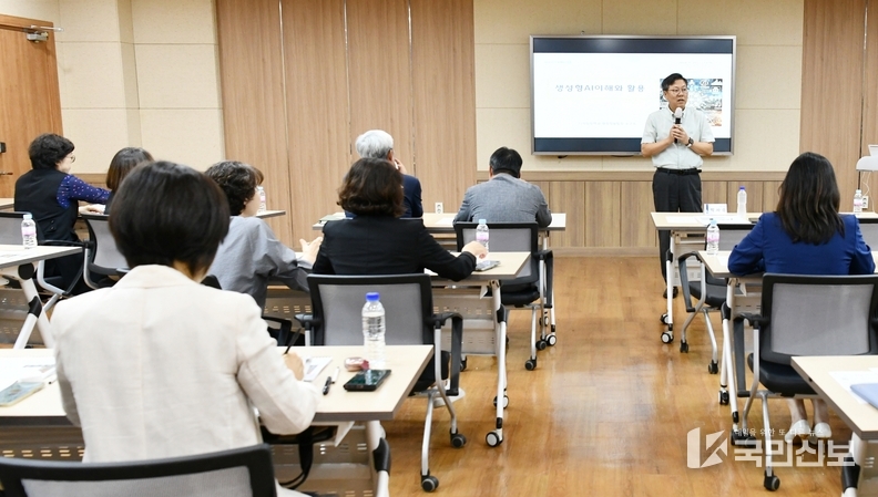 수원시 영통구 박사승 구청장, 간부공직자 대상 생성형 AI 체험 교육 추진.