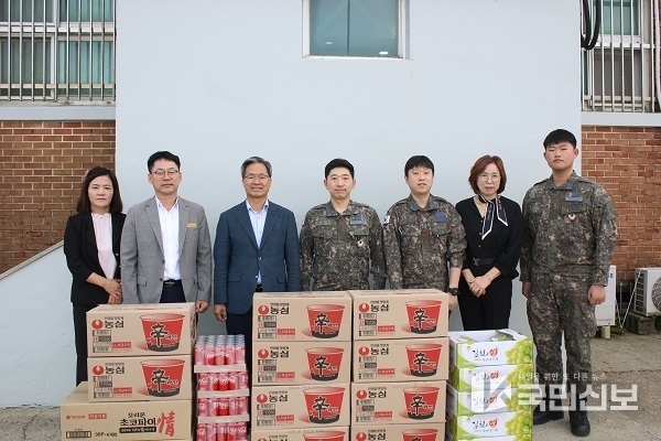 공군부대 위문 및 이발봉사.