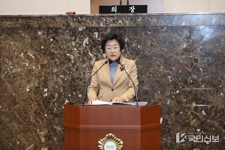 12월 2일 김경희 이천시장이 이천시의회 본회의장에서 2025년 예산안 제출에 대한 시정연설을 하고 있다.
