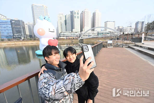 <strong>‘초대형 하남이’에 랜드마크 된 미사호수공원…“내년에 다시 만나요”.</strong>