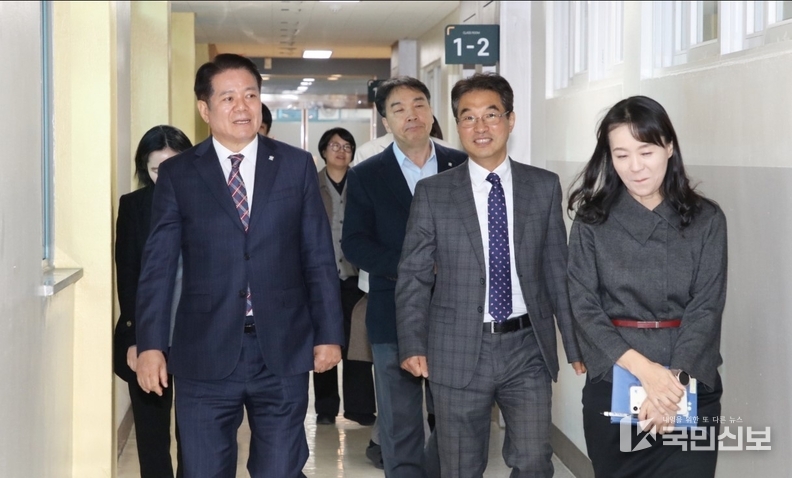 최대호 안양시장은 지난 3일 안양고등학교에 방문해 고교학점제 준비상황 등 현장 의견을 청취했다.