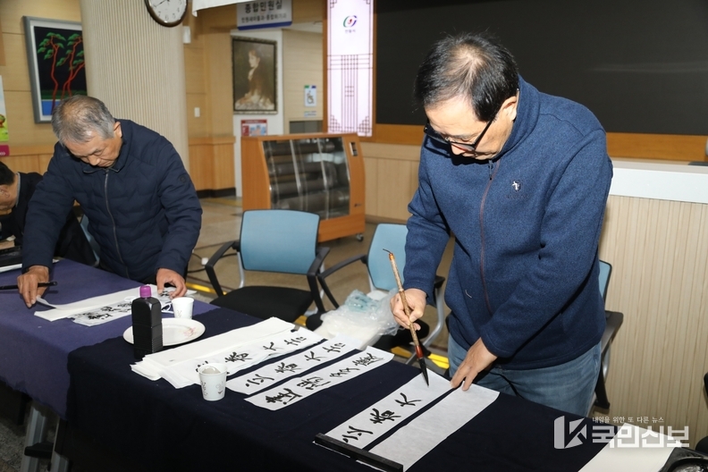  안동시 입춘첩(立春帖) 써주기 행사 개최.