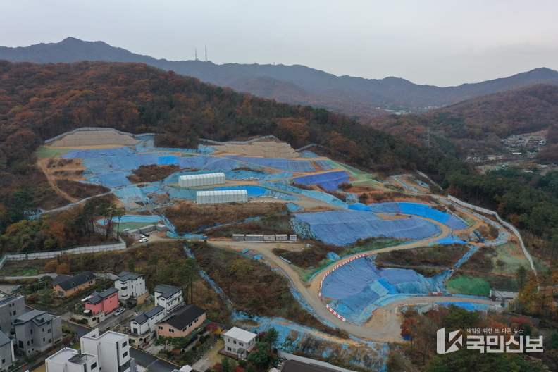 한시적 토사 반출이 허용된 '고기동 노인복지주택' 공사 현장..