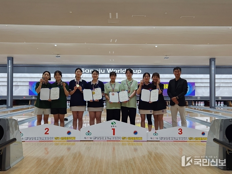  <strong>부평구 여자볼링선수단, 한국실업볼링연맹회장기 전국대회 단체전 2인조 우승 등 우수한 성적 거둬.<br>
(2인조1위, 왼쪽에서 세번째 이정민 선수, 네번째 신은서 선수).</strong>