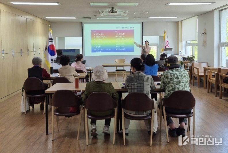 <strong>안양시자원봉사센터 어울누리 교육강사단 교육 사진(4월 22일 이론교육).</strong>