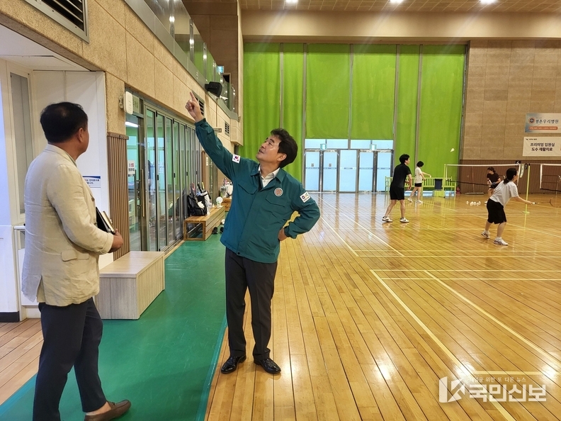 <strong>호계체육관 배드민턴장 현장점검.</strong>