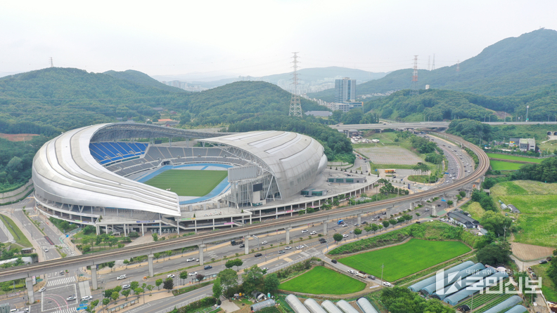 <strong>용인시 시민프로축구단 홈구장으로 사용될 용인미르스타디움 전경.</strong>