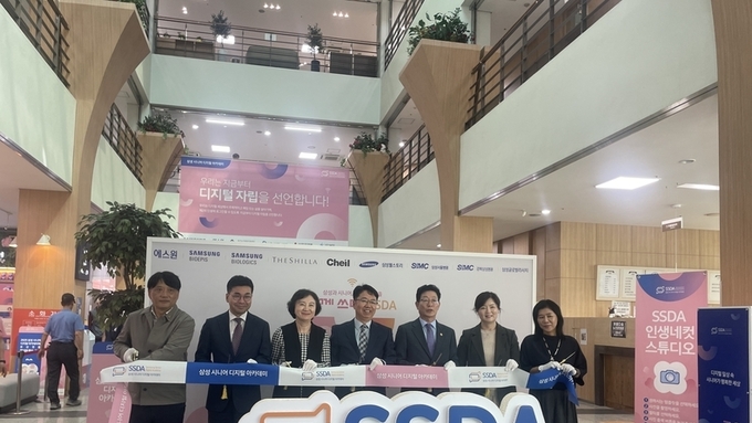 “택시도 부르고, 기차표도 예매해요” 어르신 디지털 세상 첫걸음